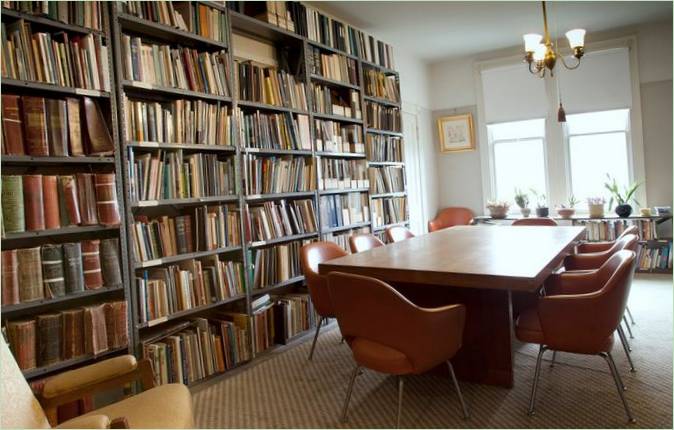 Interiér knihovny v Haas-Lilienthal House