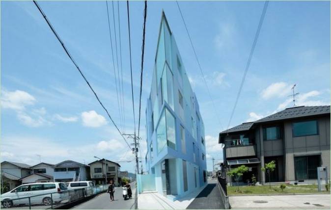 Exteriér domu ve tvaru přídě lodi od Eastern Design Office v Japonsku