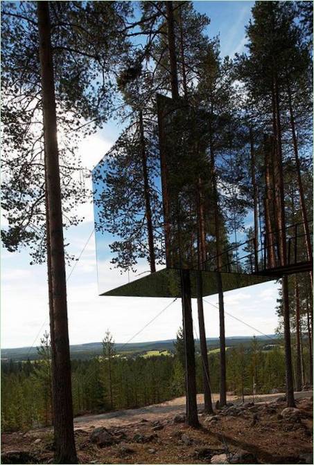 Neobvyklý dům Mirrorcube ve Švédsku