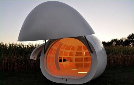 Venkovní mobilní dům ve tvaru vejce pro relaxaci nebo práci