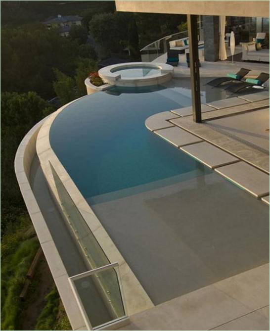 Návrh luxusního domu snů s rohovým bazénem