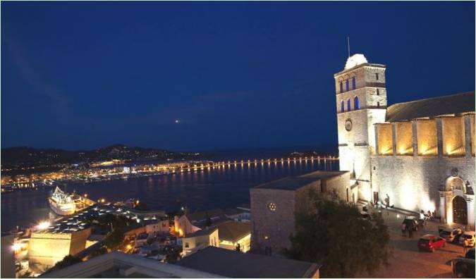 Úžasný palác v Dalt Vila na Ibize