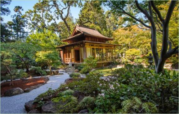 Japonská zahradní architektura