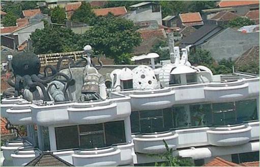 Dům s postavami mořských živočichů na střeše
