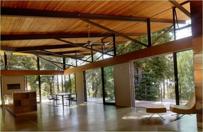 Interiér obývacího pokoje v domě Sonoma Mountain House