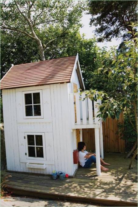 Dětský domeček na zahradě