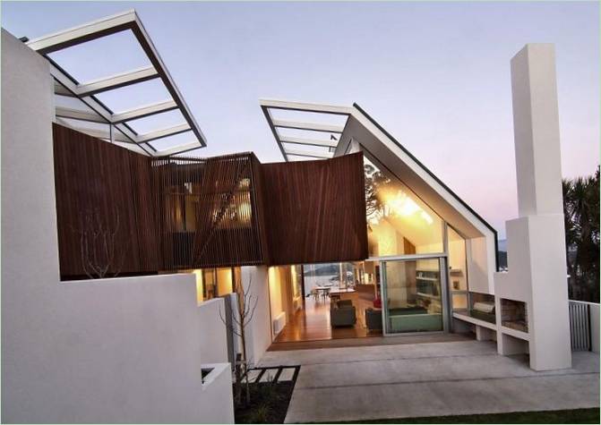 Prosklené dveře na terase domu Sea View House