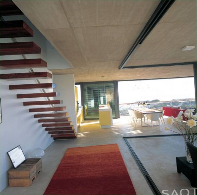 Schodiště moderní vily na pláži ve Vame, Jihoafrická republika