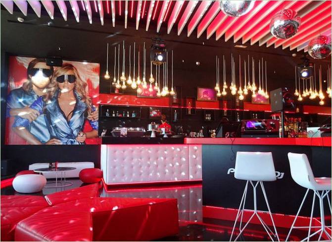 Lounge klub DJ Davida Guetty na letišti Ibiza